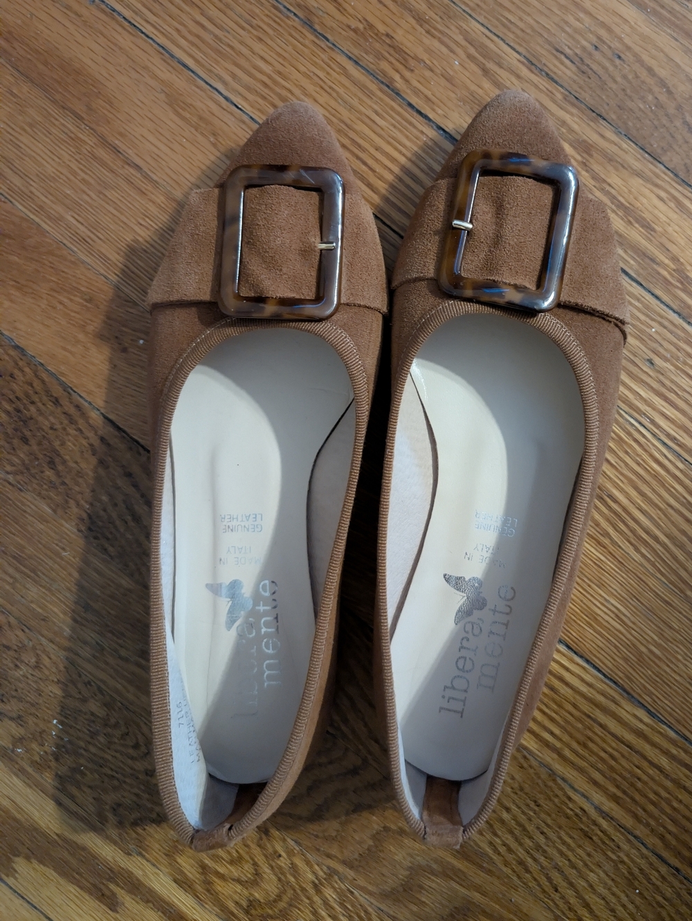 Like New Women’s Brown Suede Pointed-Toe Flats with Buckle 39 8.5